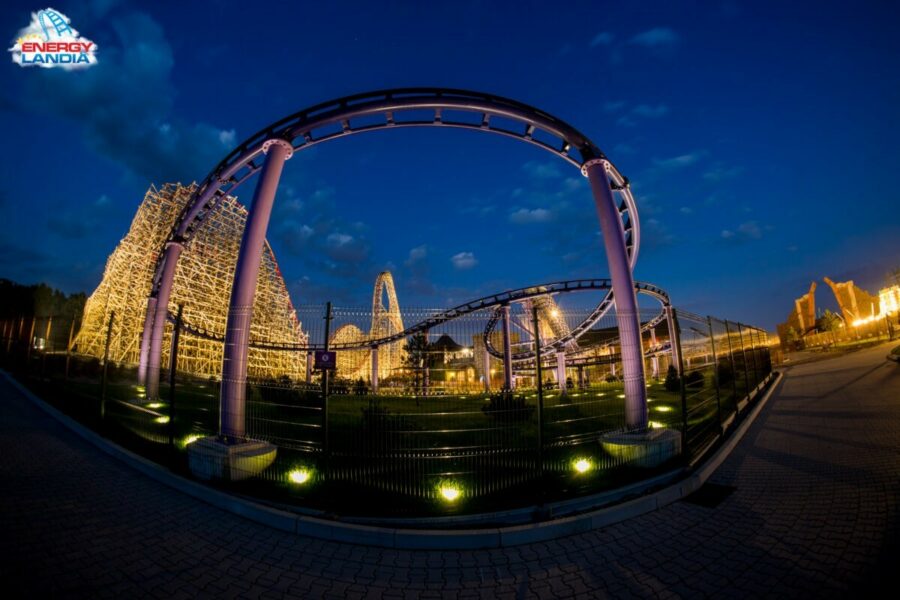 Rollercoaster w Energylandii nocą